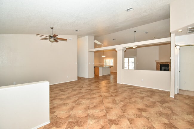 Building Photo - 8406 E Lorenzo Ln