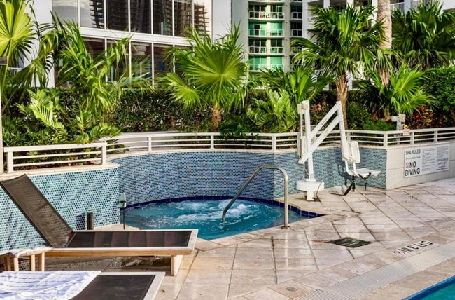 Building Photo - 1395 Brickell Ave