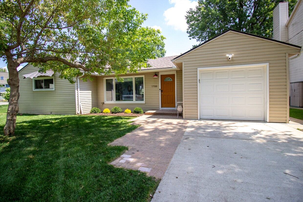 Primary Photo - 1759 Rustic Ln