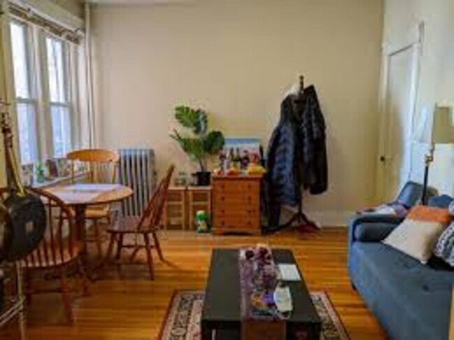 Building Photo - Brookline 3 Bed – Heat & Hot Water Included – 9/1 Move-In
