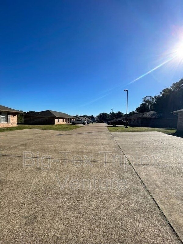 Foto del edificio - 280 N Pecan St