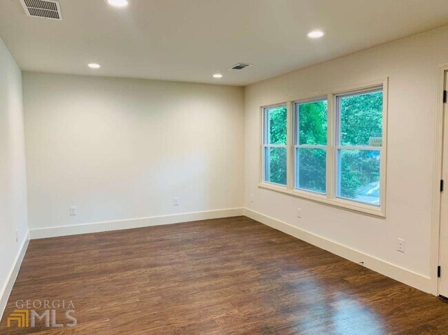 Foto del edificio - 364 Brooks Ave SW