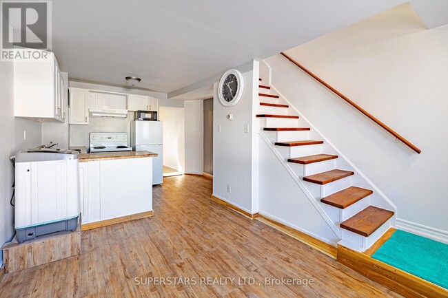 Building Photo - 165 1/2 OLIVE AVENUE