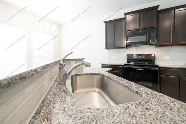 Building Photo - 716 Skylar Heights Dr