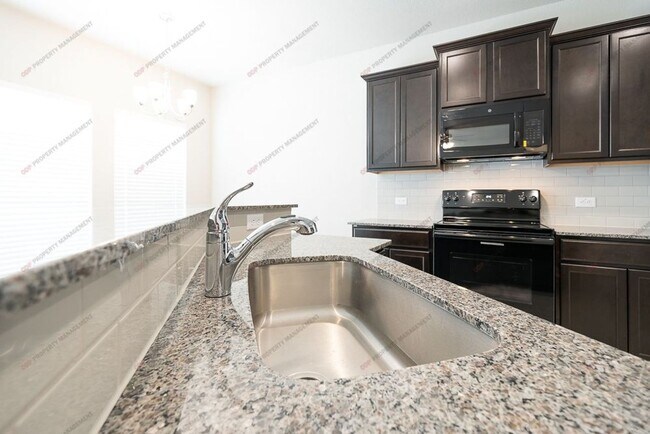 Foto del edificio - 716 Skylar Heights Dr