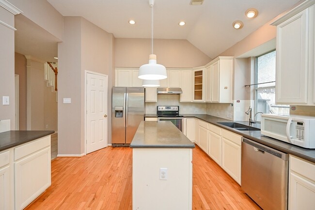 Foto del edificio - 12915 Fern Mill Ct