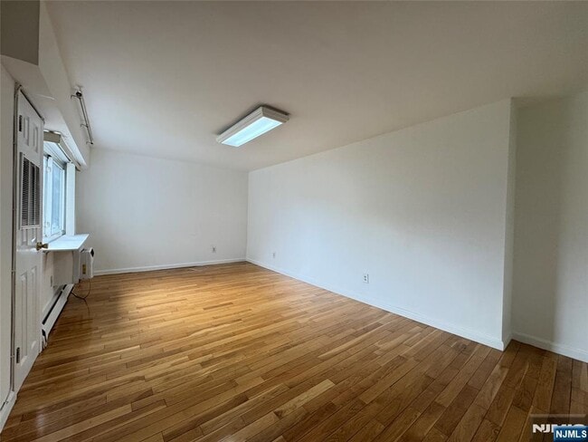 Building Photo - 333 Grand St
