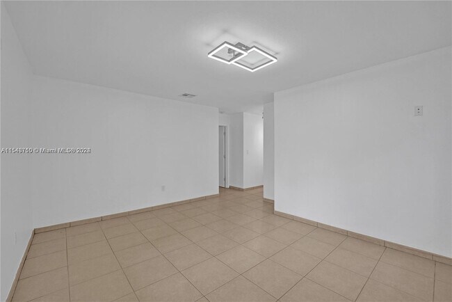 Building Photo - 2745 SW 17th St