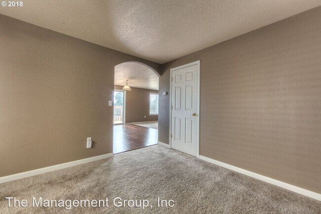 Building Photo - 4 br, 2.5 bath House - 16522 NE 45th Street