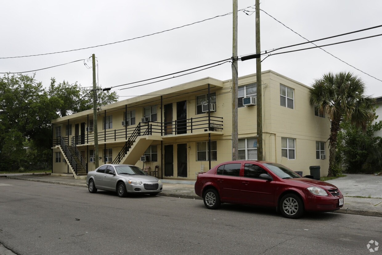 Foto principal - 1230 W 3rd St