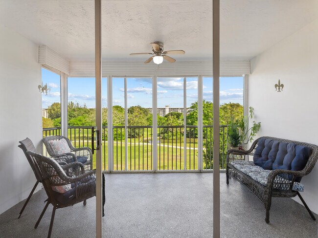 Foto del edificio - 3151 S Palm Aire Dr
