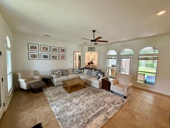 Foto del edificio - Stunning Bluewater Bay Home in Parkwood Estates!