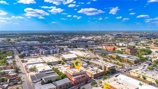 Foto del edificio - 1401 S Flores St