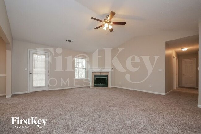 Foto del edificio - 732 Four Winds Ln