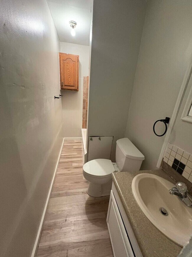 Foto del edificio - 3129-3131 N Wellington PL