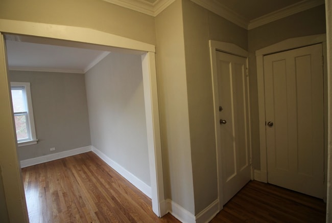Entry - 4402 W Belden St