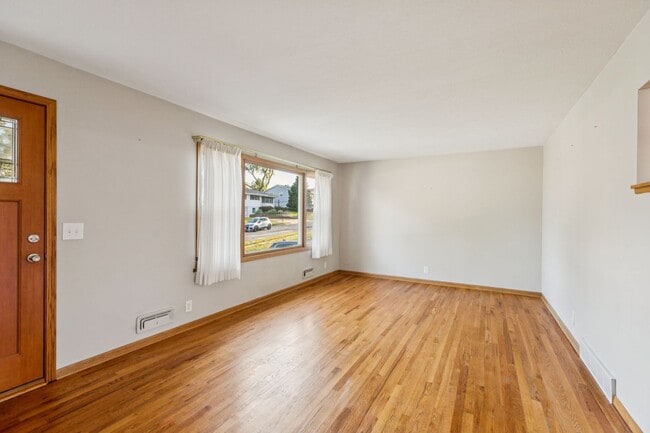 Building Photo - Westside 3 Bedroom!!