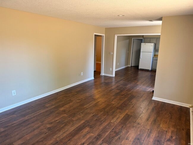 Building Photo - 3333 Kendale Dr