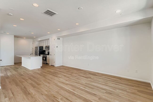 Foto del edificio - 6601 N Netherland St