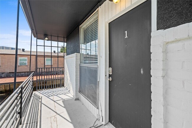 Foto del edificio - 5123 Del Monte Dr