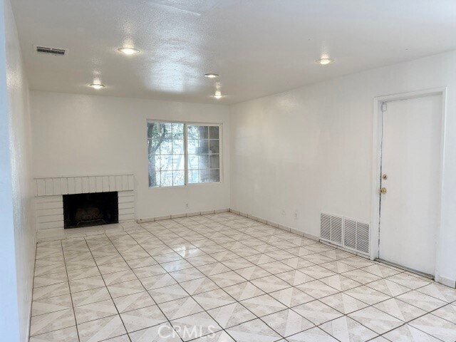 Foto del edificio - 6855 Farrier Ave