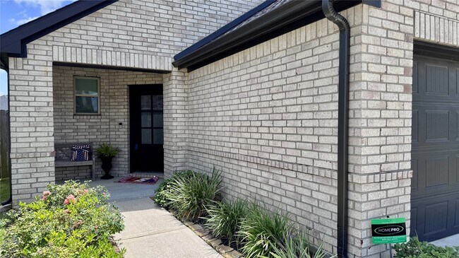 Building Photo - 31307 Balsam Hawk Ln