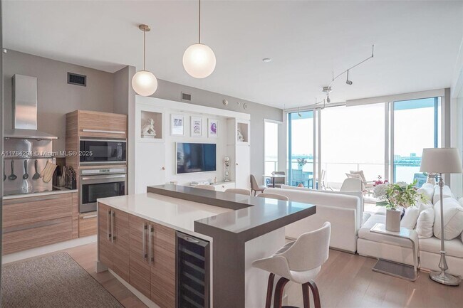 Foto del edificio - 2020 N Bayshore Dr