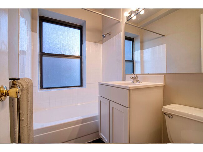 Foto del edificio - 725 W Sheridan Rd