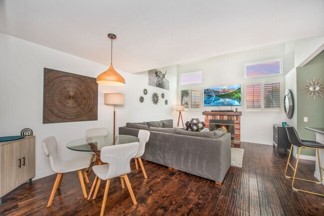 Building Photo - Costa Mesa Newport Heights Stunner!