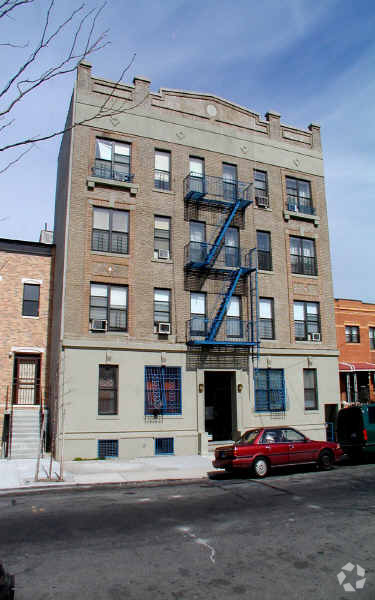 Building Photo - 295 Kosciusko St