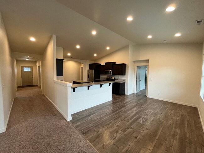 Foto del edificio - 3 Bedroom + Office in NW Redmond