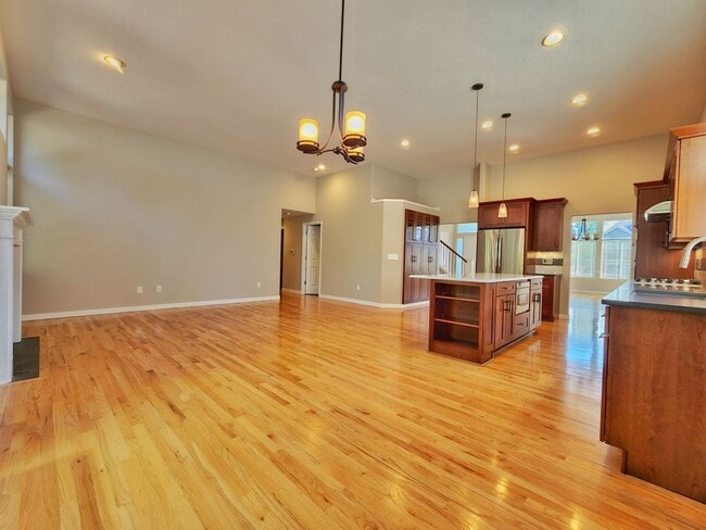 Building Photo - Beautiful 5 Bed 2.75 Bath Home in Fairwood, Renton