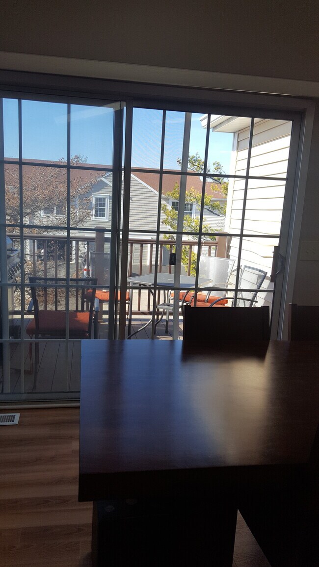 Building Photo - 474 Le Parc Cir