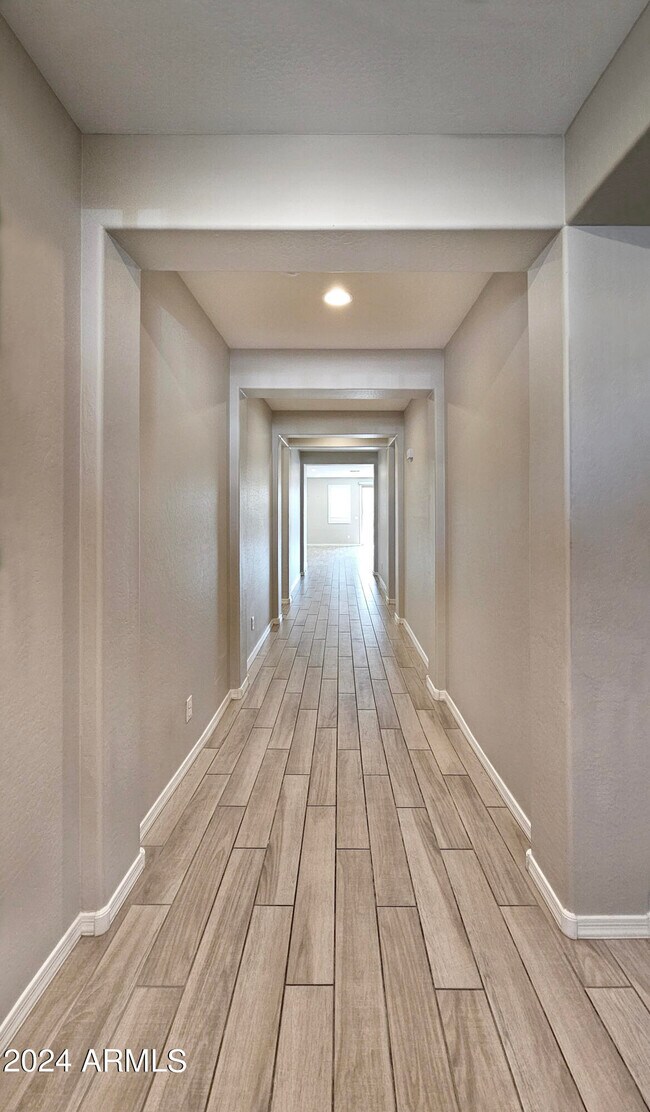 Foto del edificio - 4536 N 93rd Dr