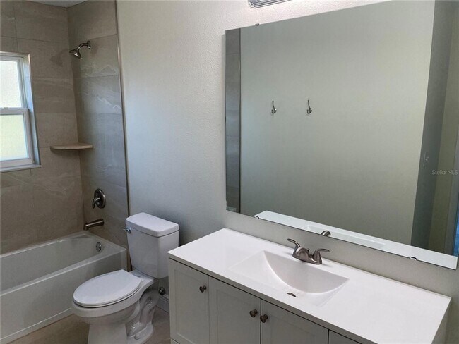 Foto del edificio - 110 Dewitt Ct