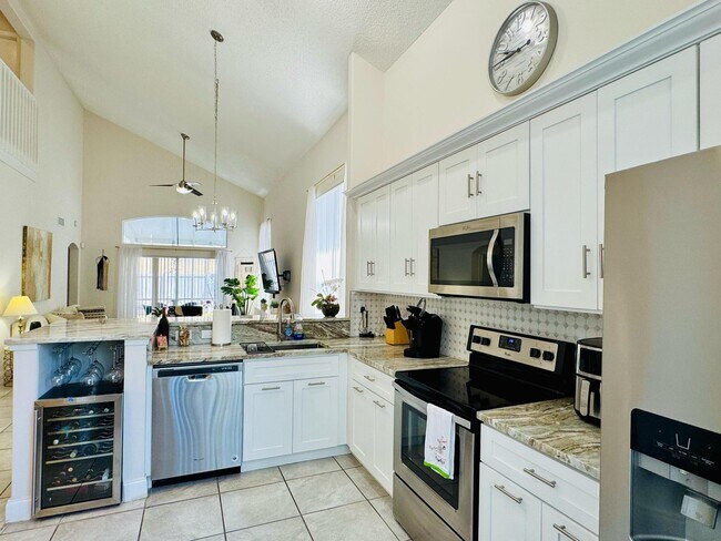 Building Photo - 6752 Green Island Cir