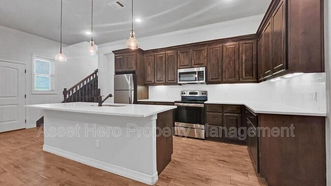 Building Photo - 316 Fairway Dr