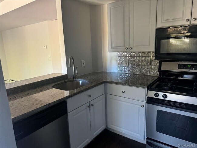 Foto del edificio - 1 Lexington Hills Rd