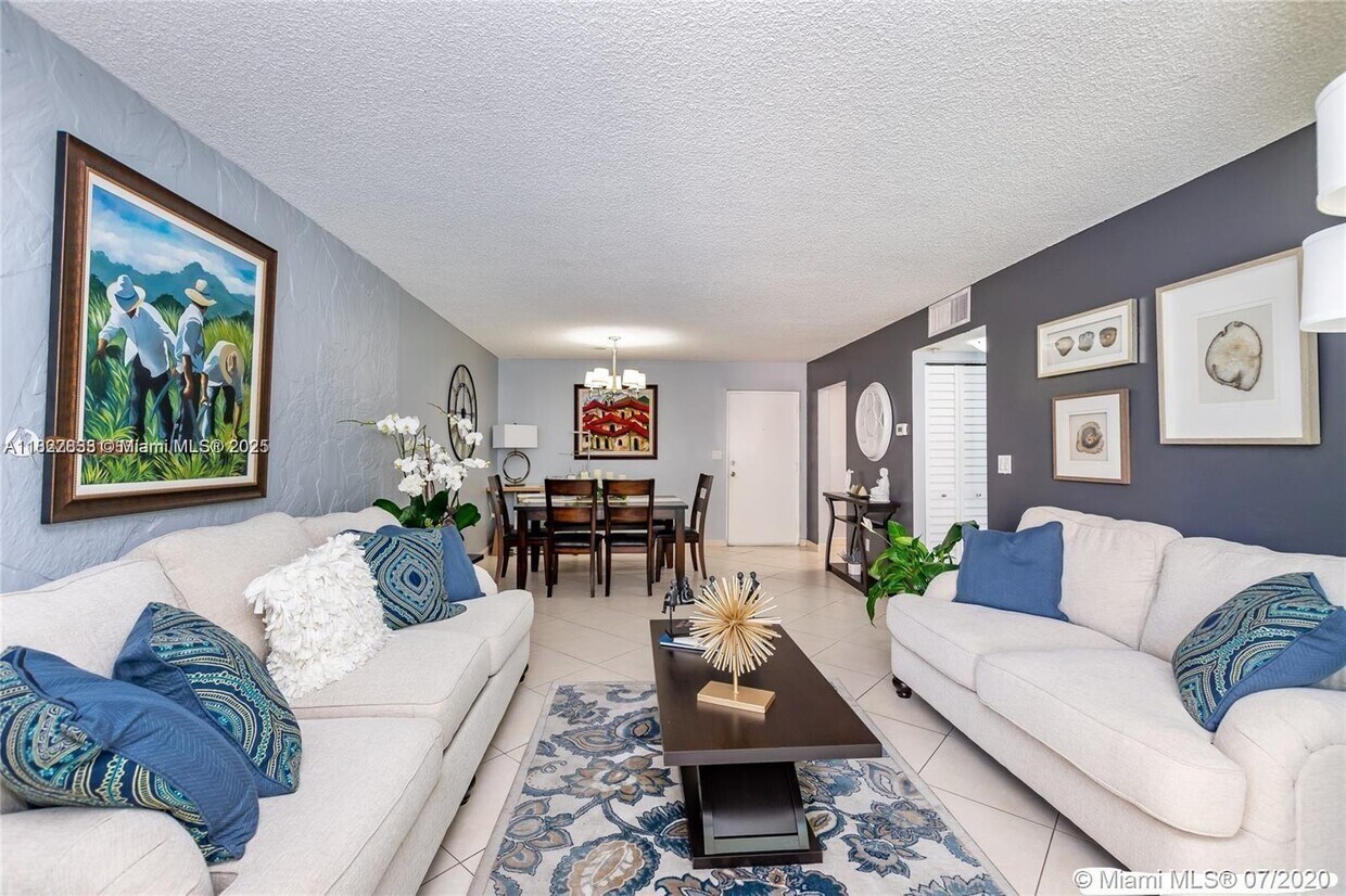 Foto principal - 8405 NW 8th St