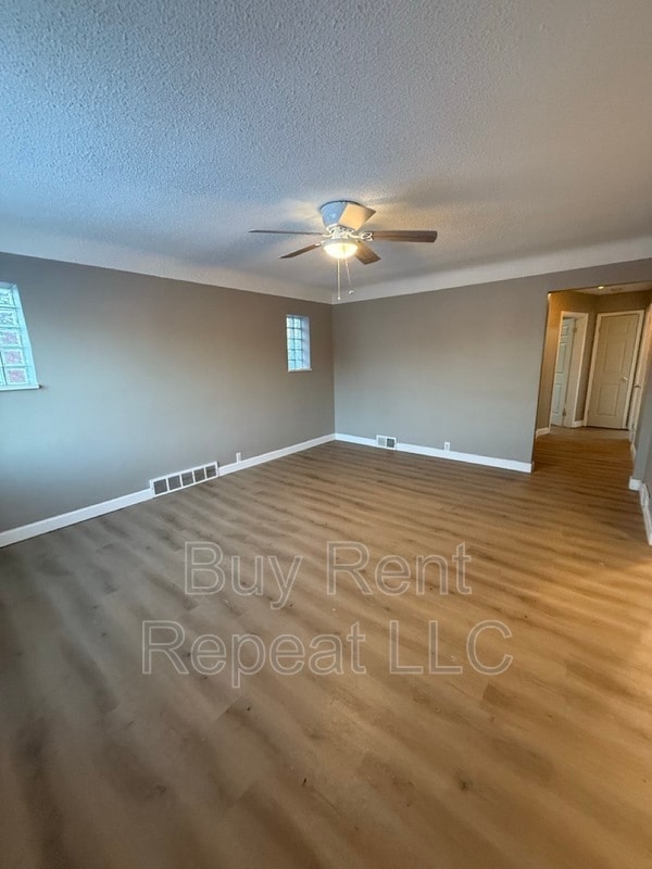 Foto del edificio - 22847 Panama Ave