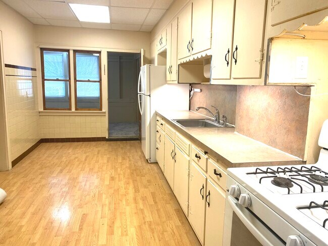 Building Photo - 112 Stuyvesant Ave