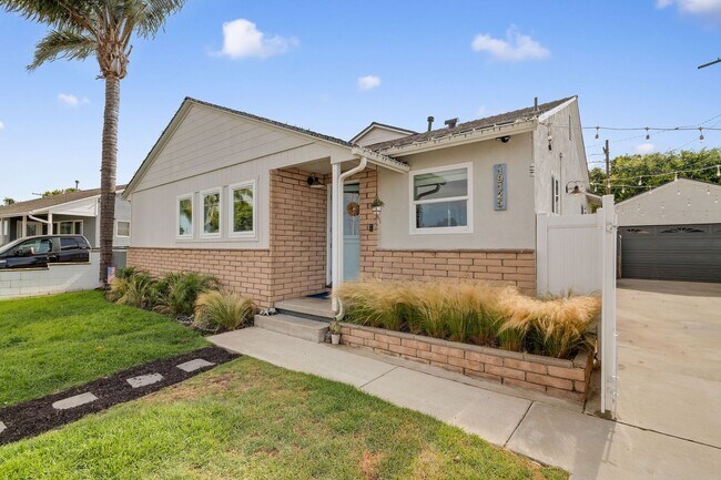 Foto del edificio - BEAUTIFULLY REMODELED, BRIGHT & AIRY, WEST...