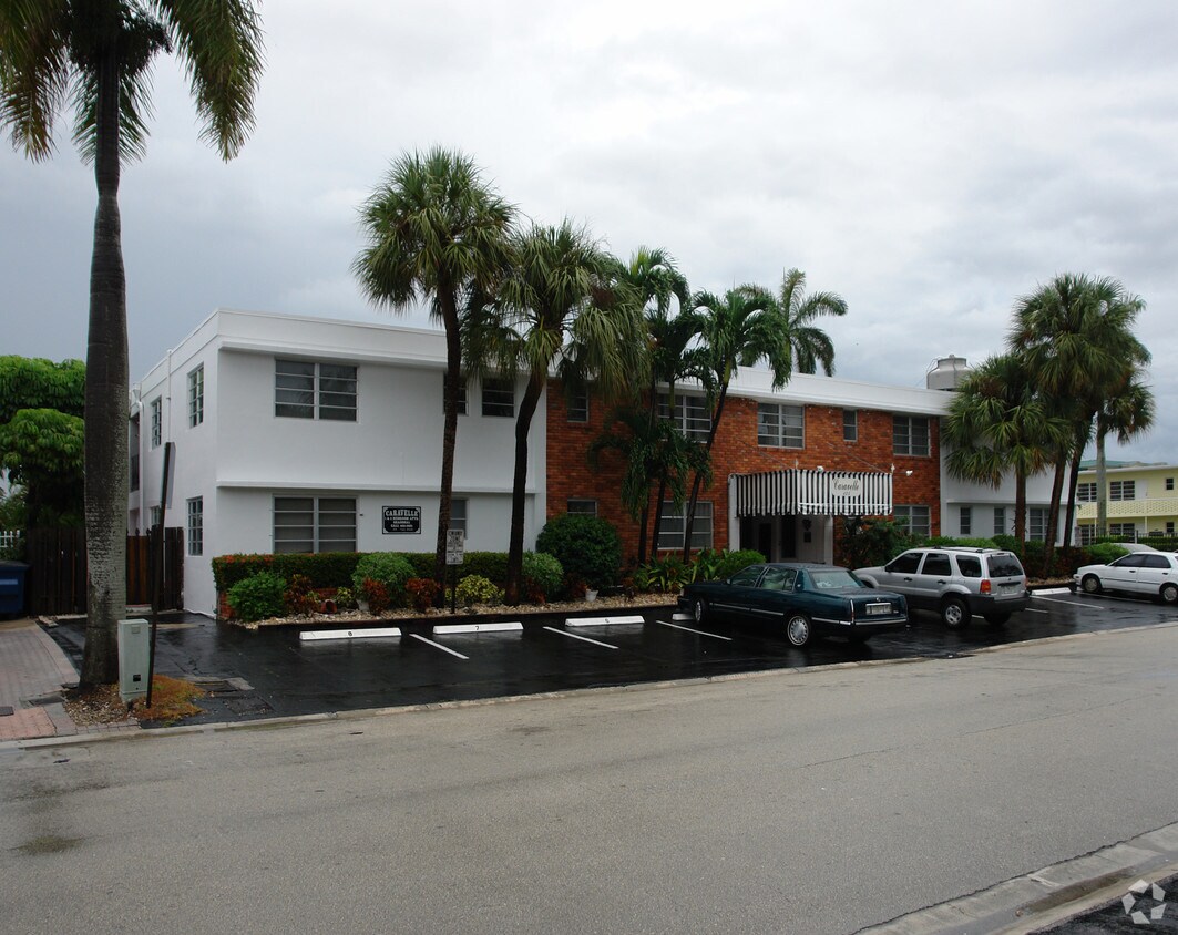 Primary Photo - Caravelle Apartments