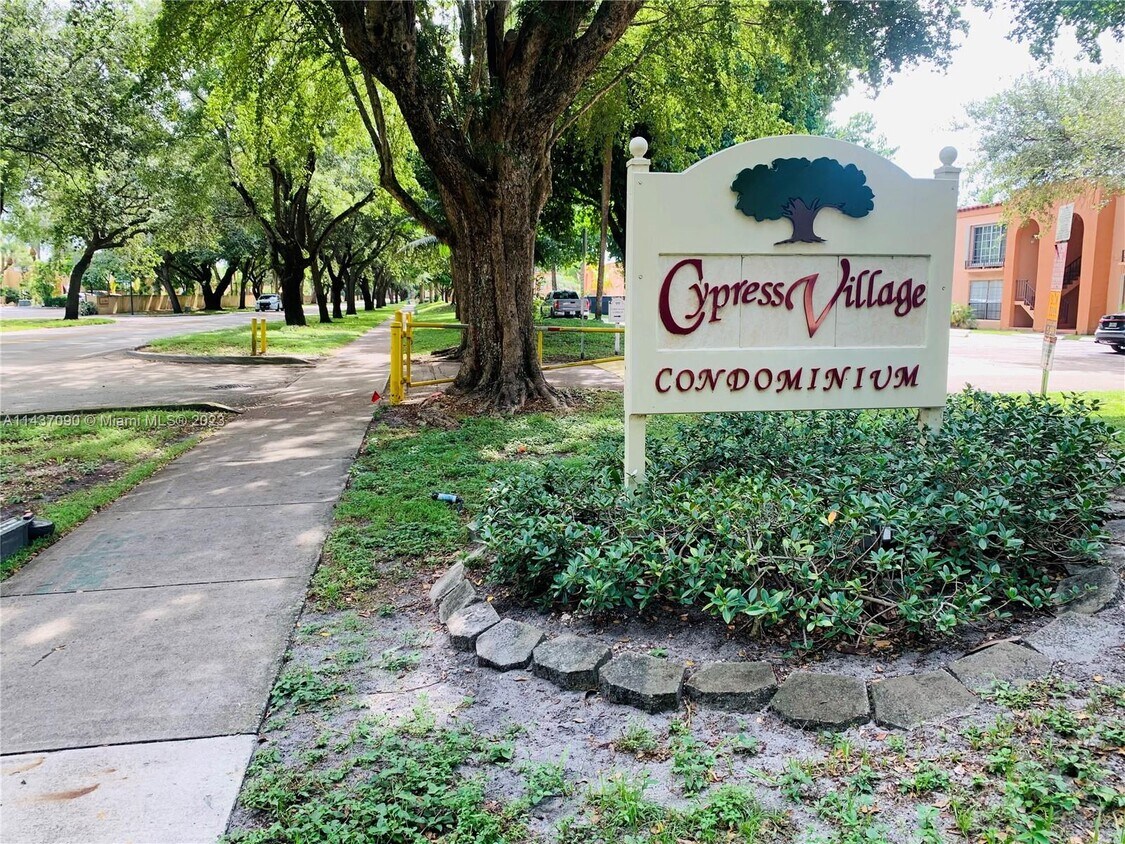 Primary Photo - 7151 Miami Lakes Dr