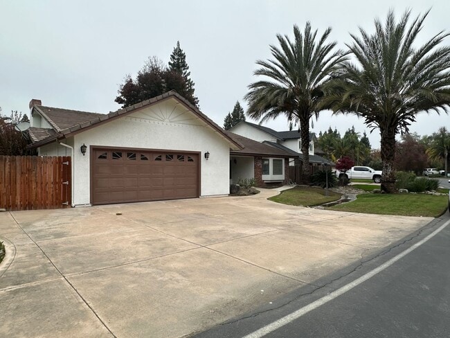 Building Photo - Spacious NW 2 story home locate in The Lakes available soon!