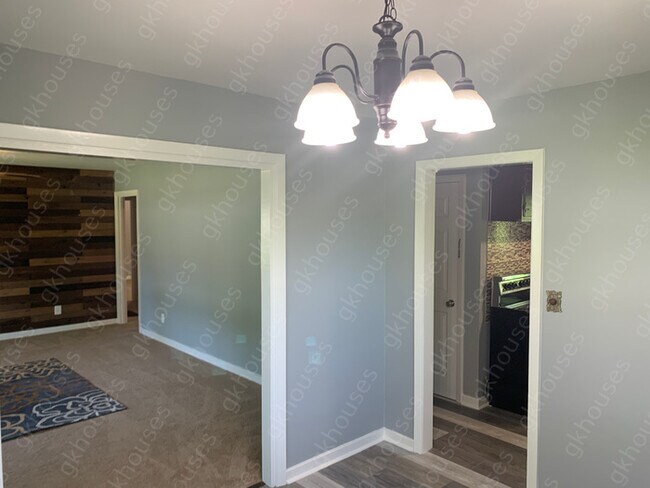 Building Photo - 8932 Glenridge Dr