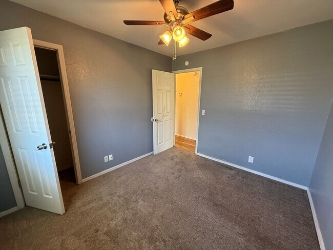 Foto del edificio - Three Bed 1 Bath Home in Broken Arrow with Shed