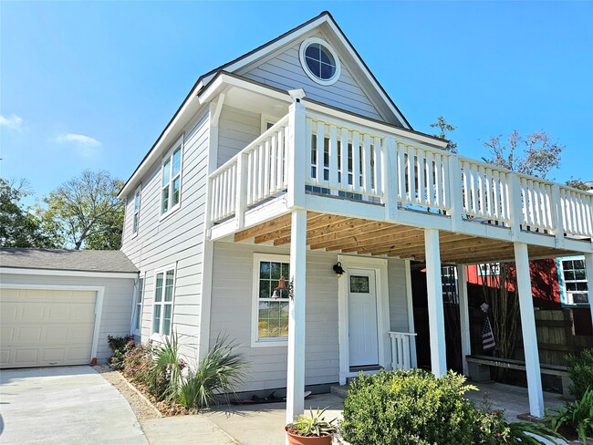 Building Photo - 532 Bayshore Dr