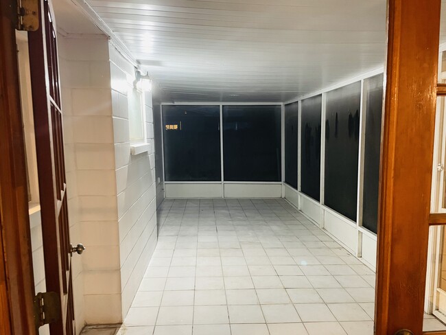 Building Photo - 1341 Jennings Dr