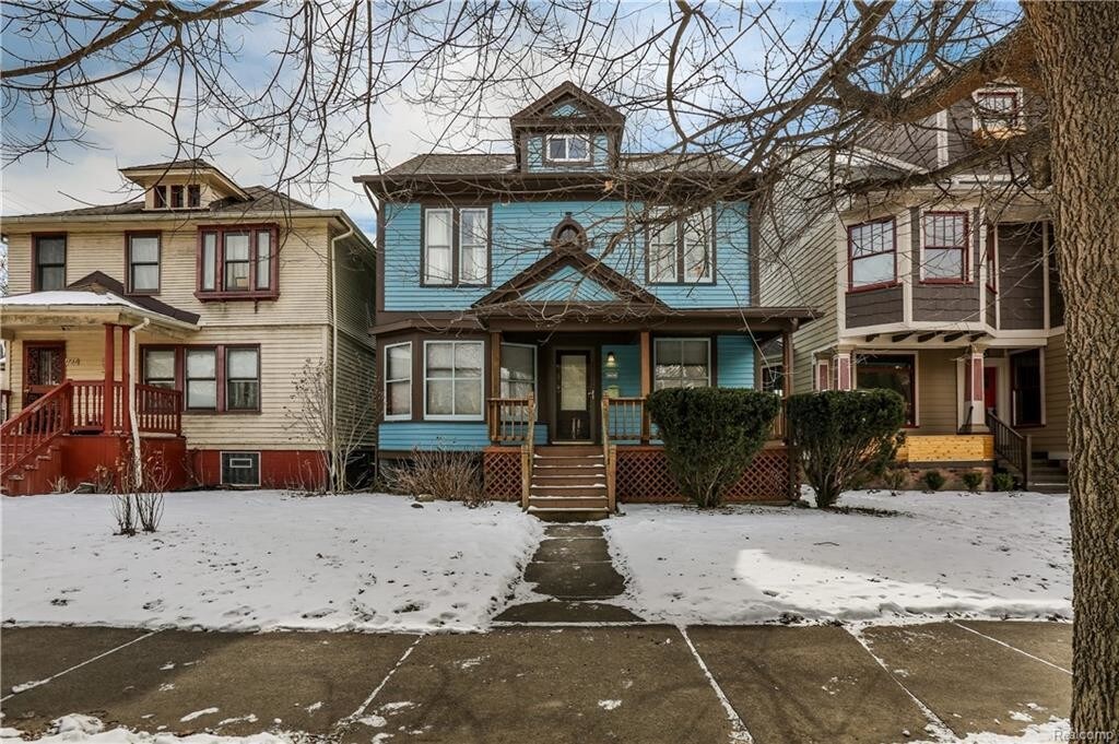 Primary Photo - 1741 Calumet St